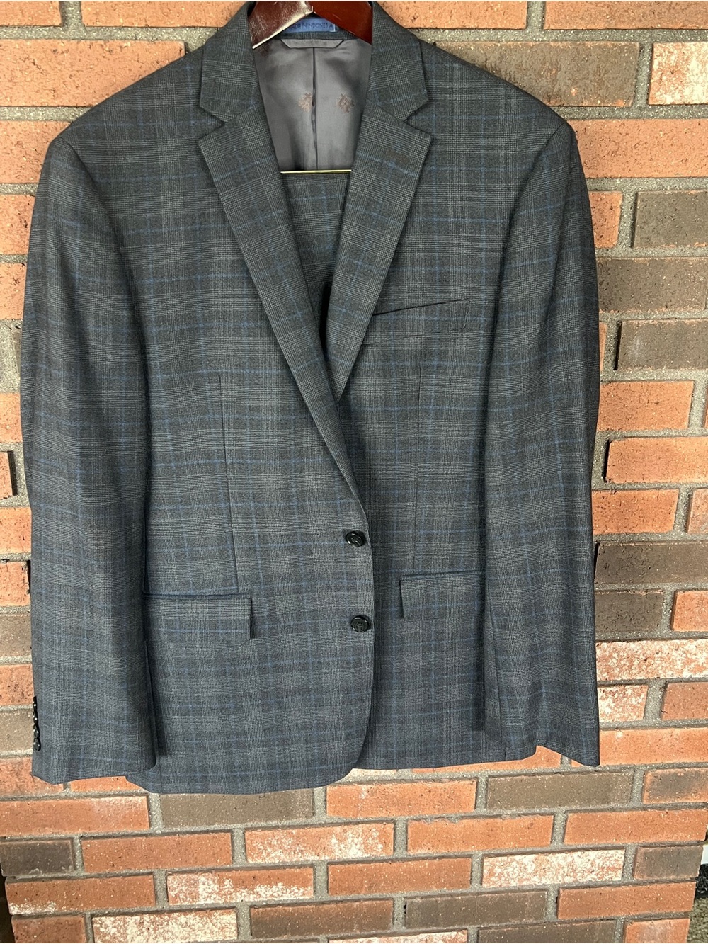 Ryan Seacrest Distinction Gray Plaid Suit with Blue Windowpane